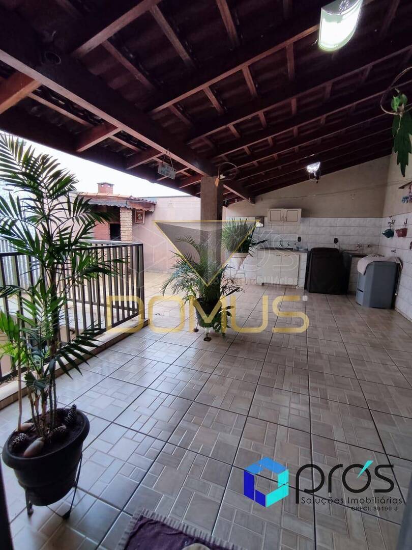 Sobrado, 4 quartos, 30355 m² - Foto 1
