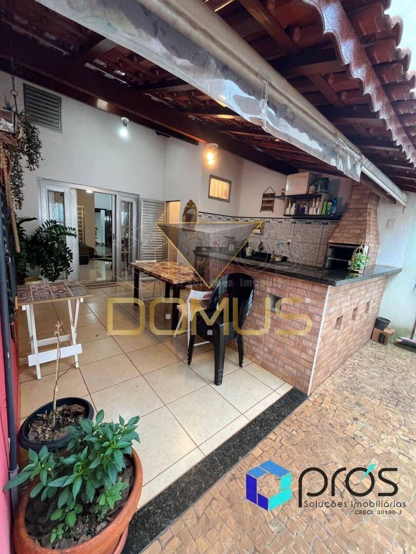 Casa, 3 quartos, 18000 m² - Foto 1