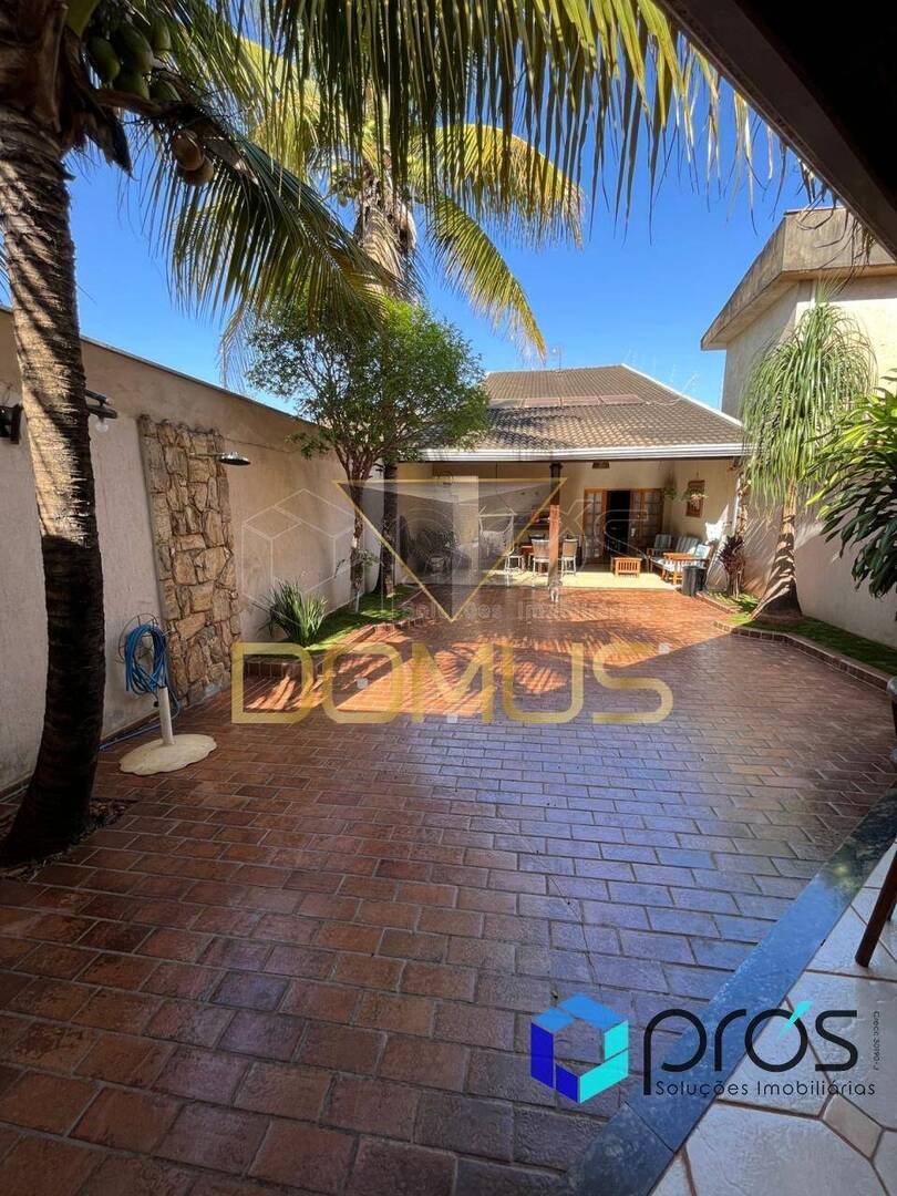 Casa, 3 quartos, 253 m² - Foto 1
