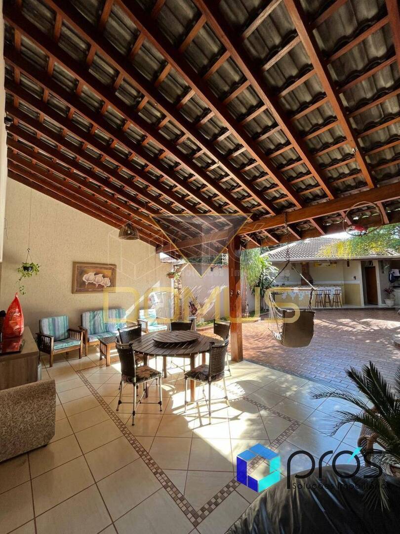 Casa, 3 quartos, 253 m² - Foto 2