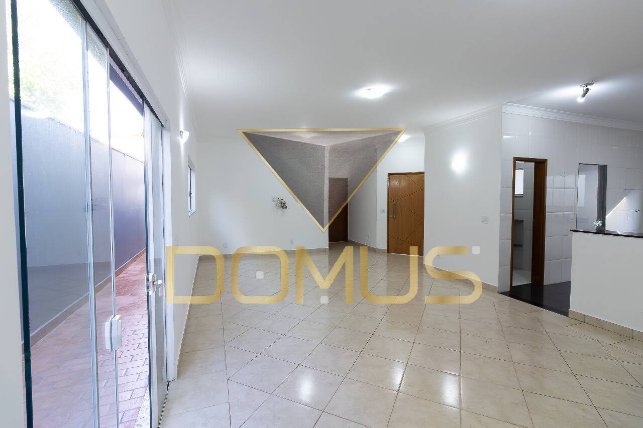 Casa, 3 quartos, 200 m² - Foto 2