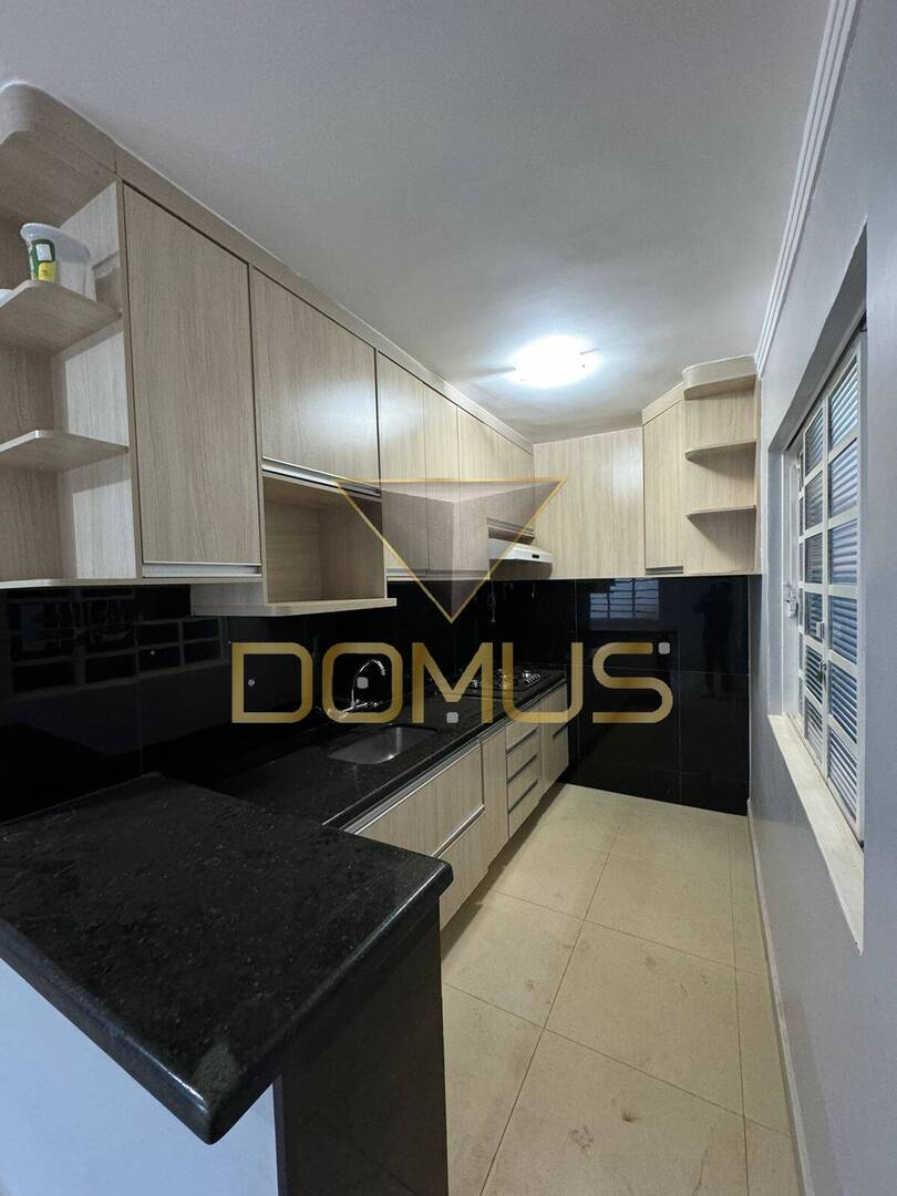 Casa, 2 quartos, 215 m² - Foto 1
