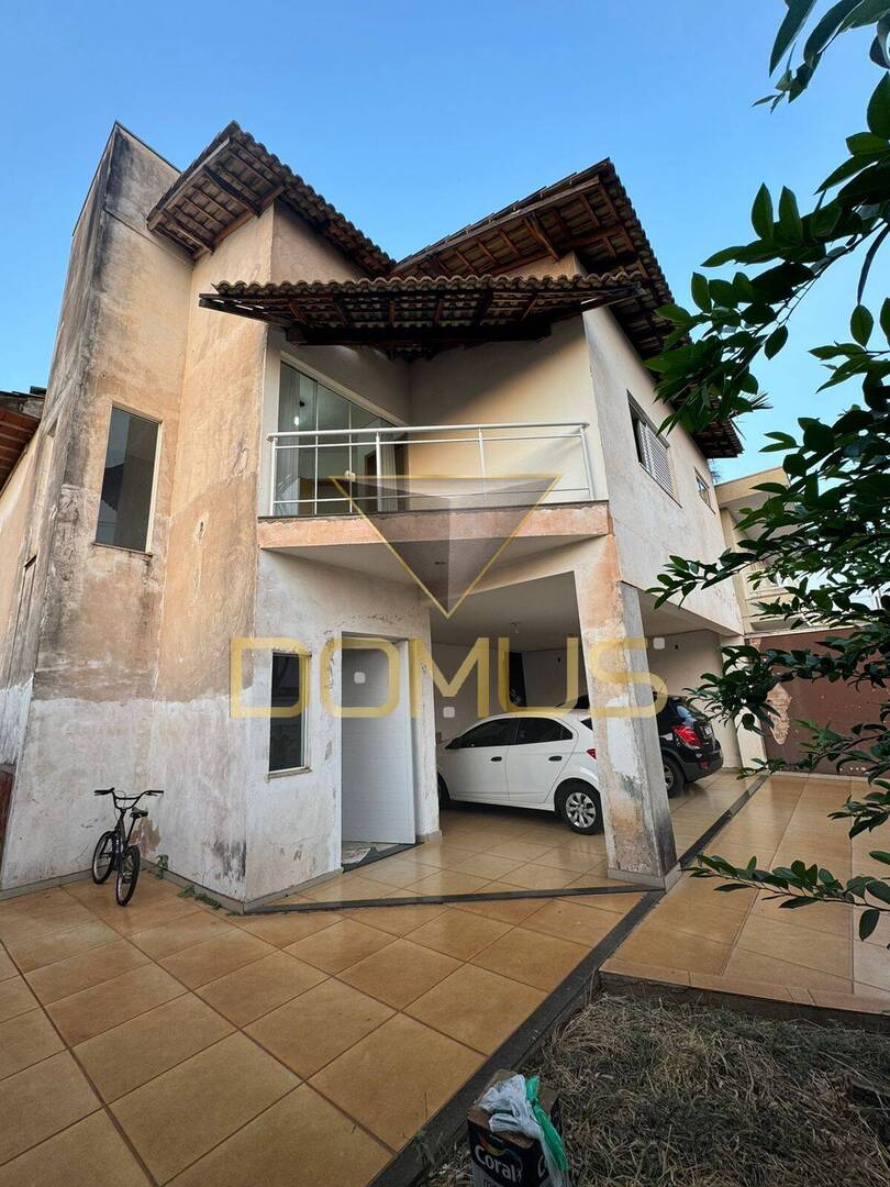 Sobrado, 3 quartos, 329 m² - Foto 1