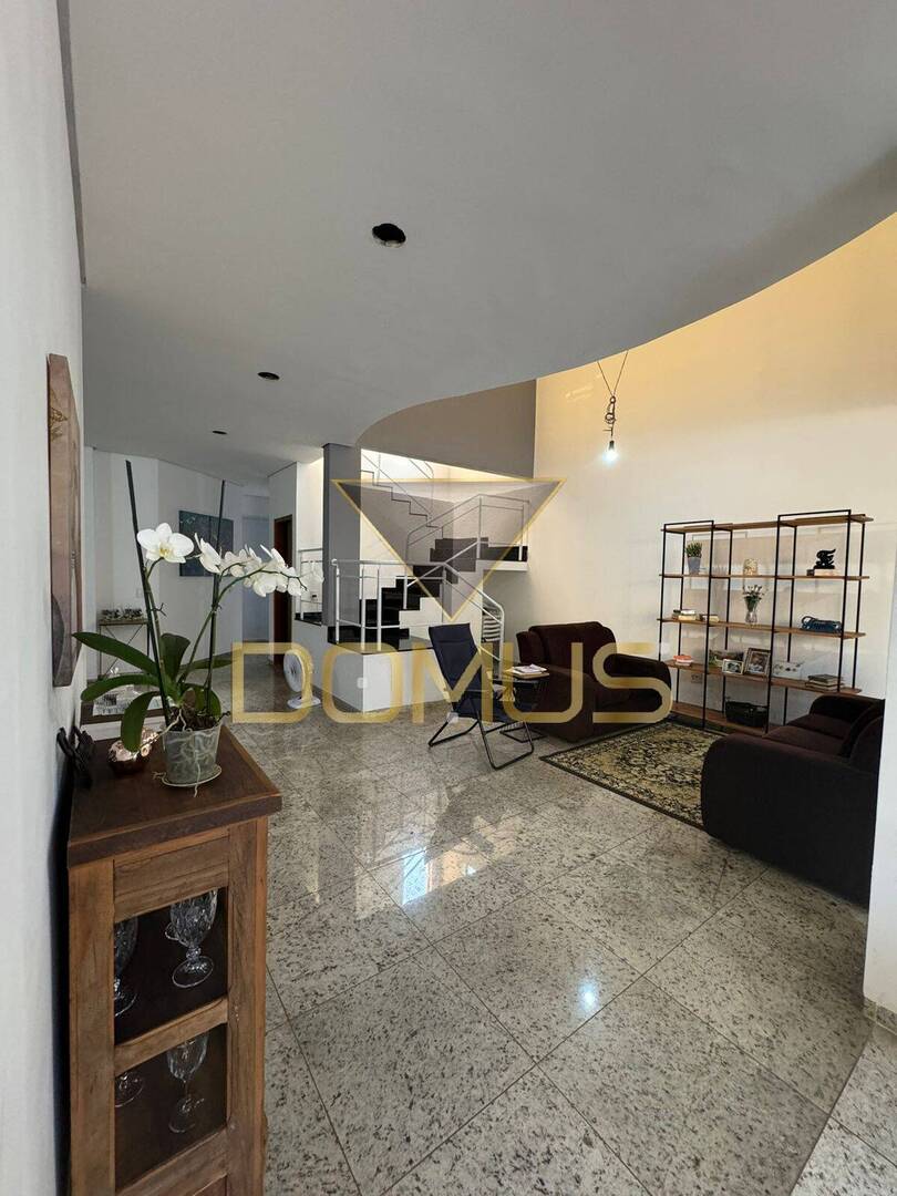 Sobrado, 3 quartos, 329 m² - Foto 5