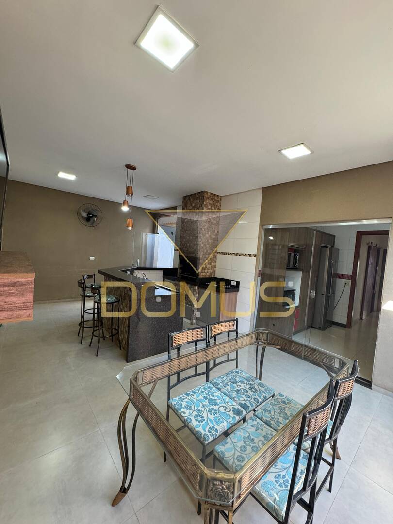 Casa, 4 quartos, 165 m² - Foto 1