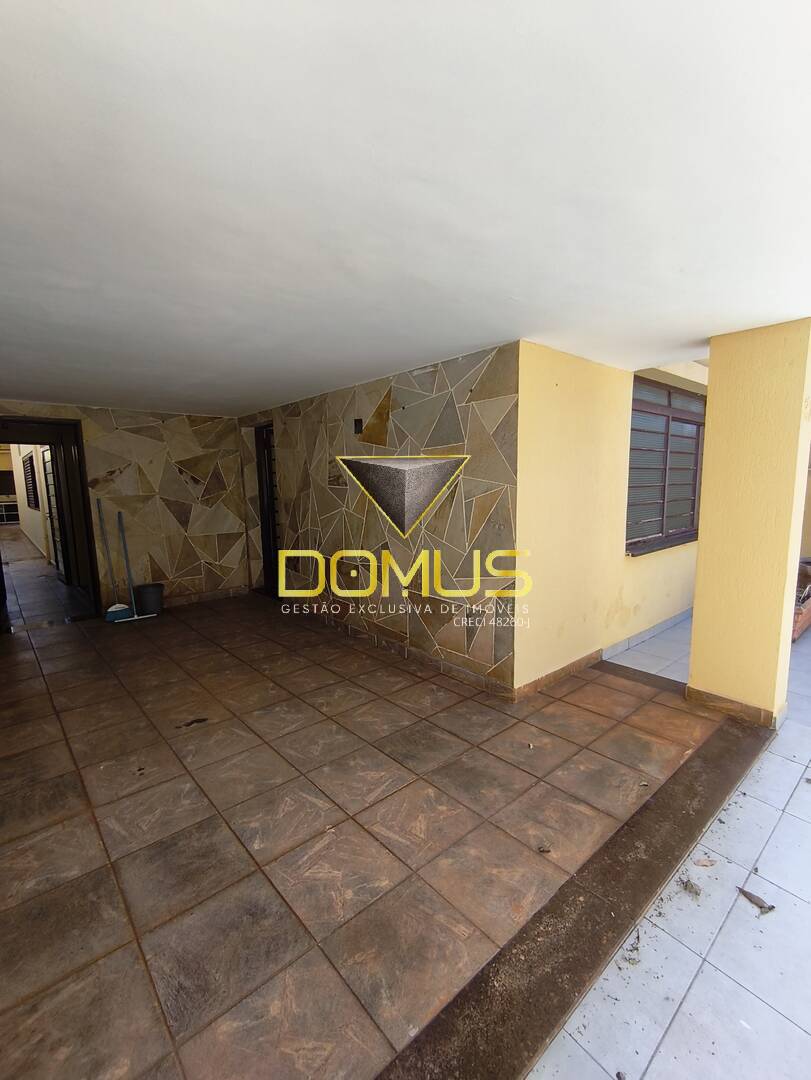 Casa, 4 quartos, 195 m² - Foto 2